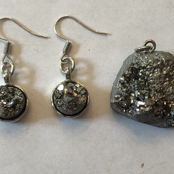 Womens Silver Druzy Quartz Crystal Pendant and Earrings. - Picture 2 of 8